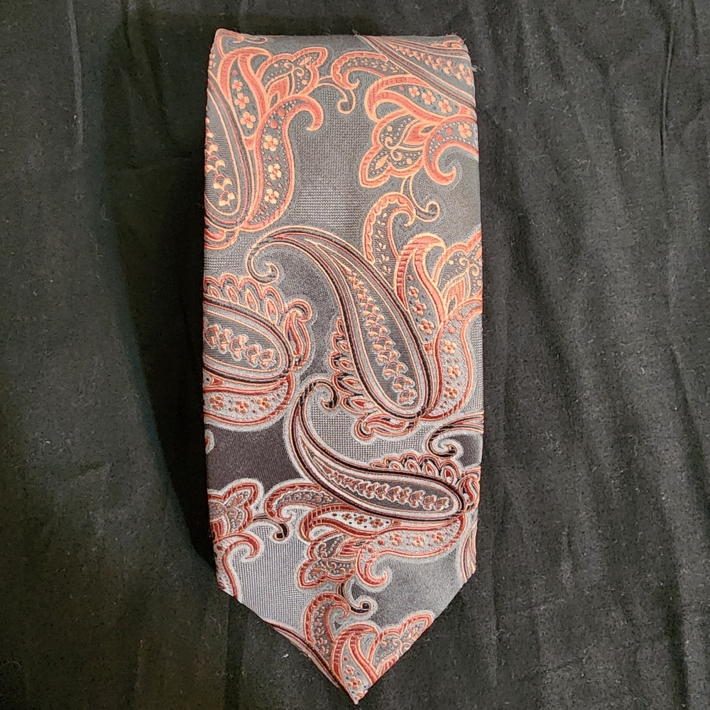 Vintage Geoffrey Beene Tie, 100% silk, Grey and pink, 58x3.5 in